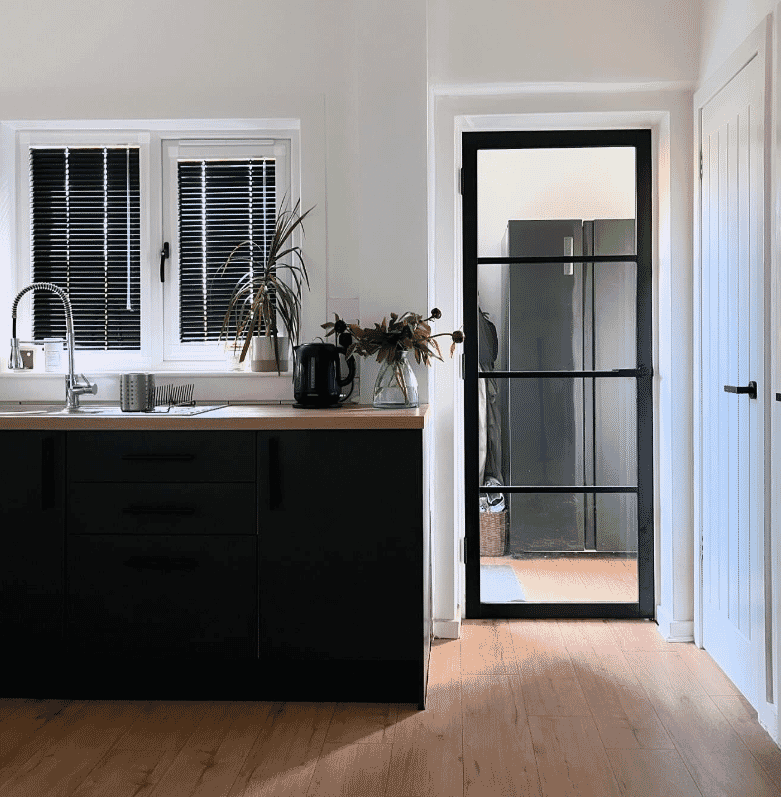 1981 x 305 x 35mm Kensington Black 4L Glazed Prefinished Internal Doors